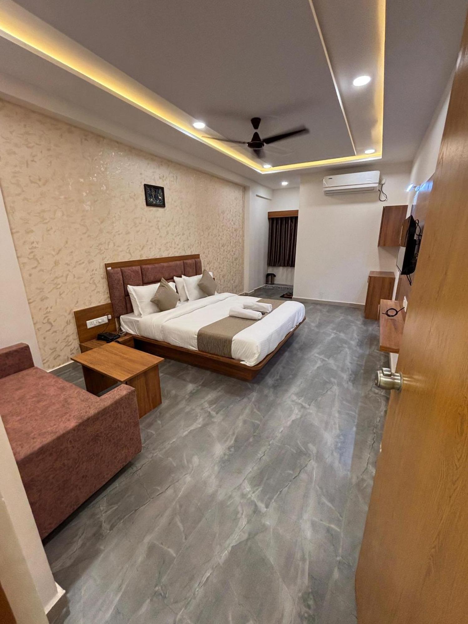 Hotel Mountain Bharuch Exteriér fotografie