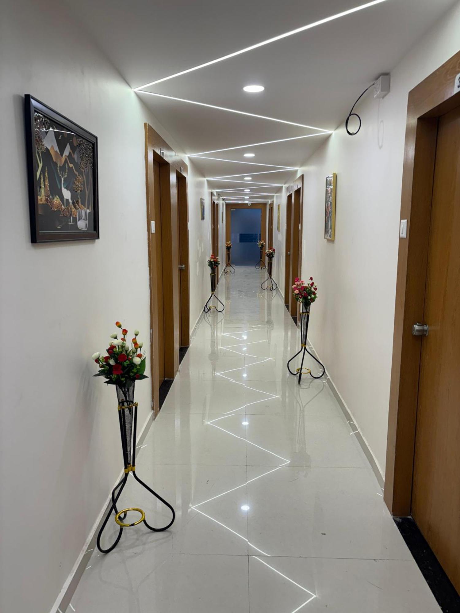 Hotel Mountain Bharuch Exteriér fotografie