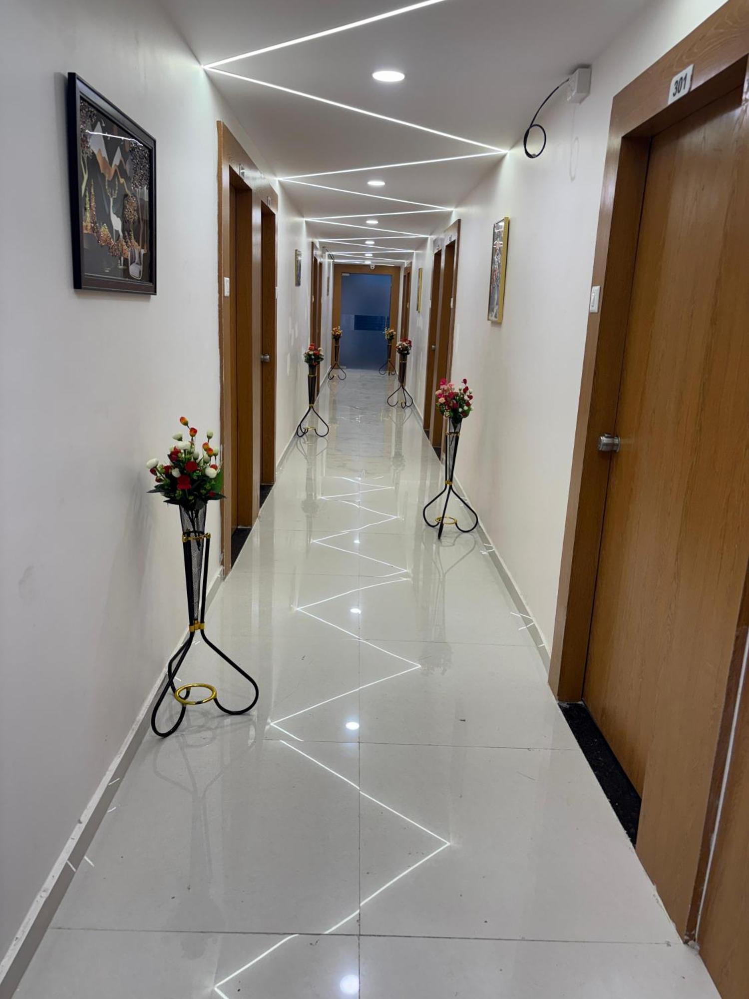 Hotel Mountain Bharuch Exteriér fotografie