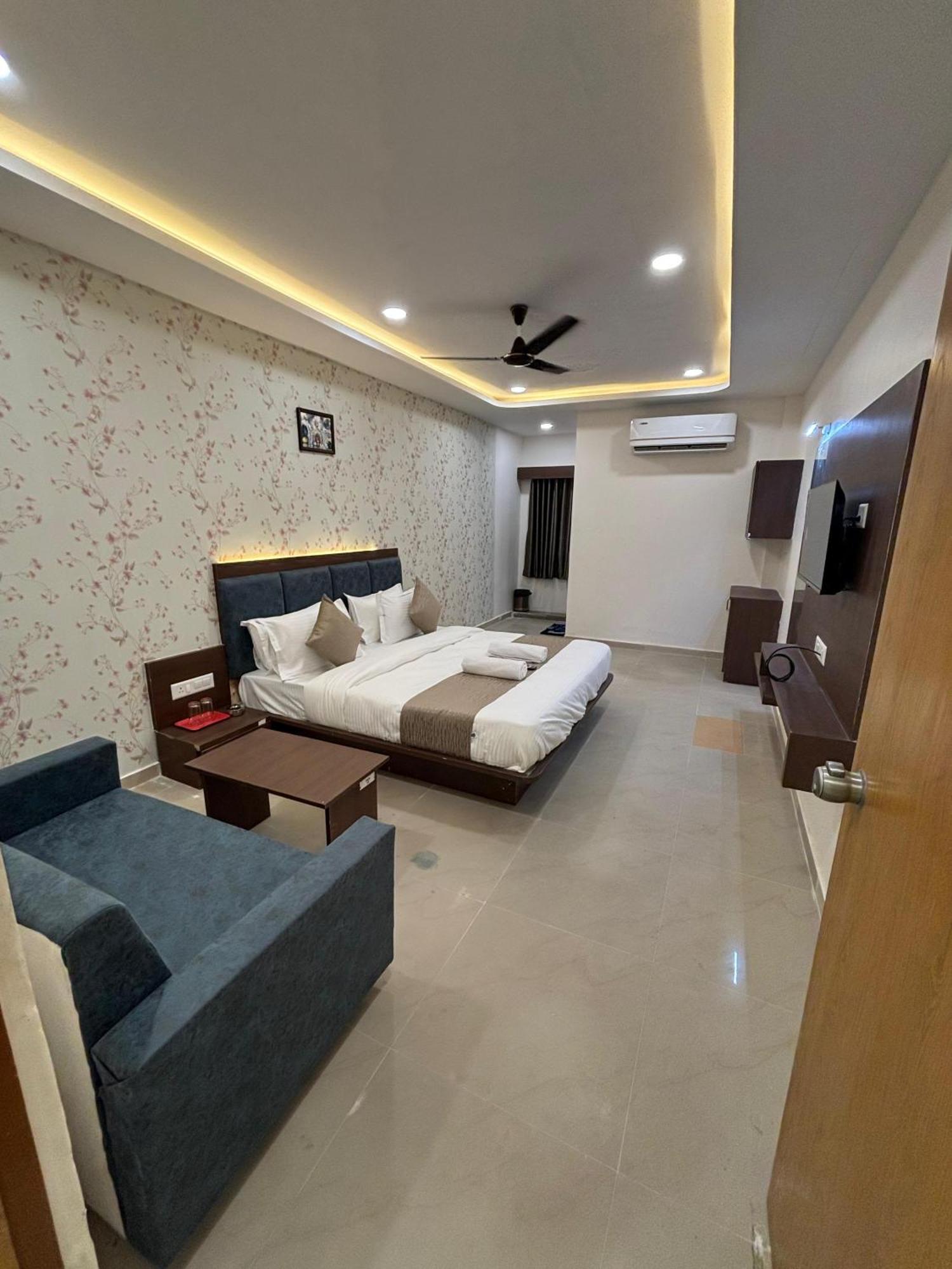 Hotel Mountain Bharuch Exteriér fotografie